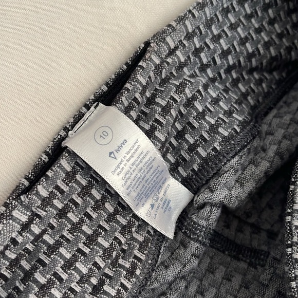 Ivivva by lululemon athletic pants in black and grey mix size youth 10 - Picture 2 of 6